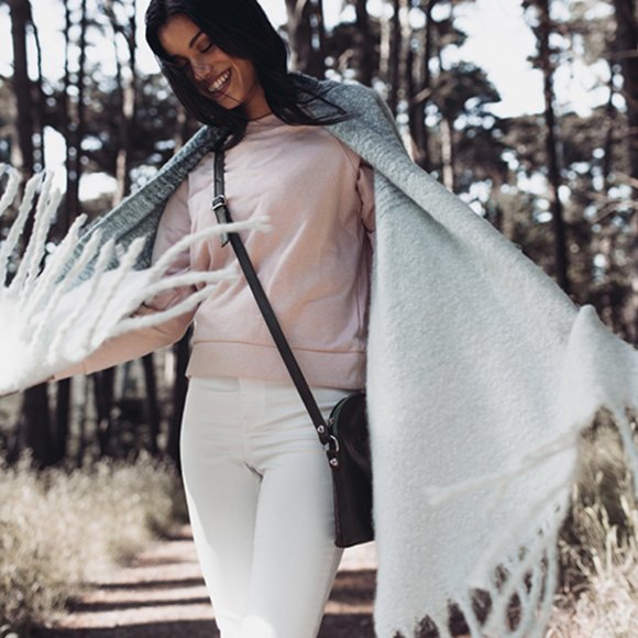 MER-SEA | OMBRE FRINGE SOFT TRAVEL SHAWL SCARF - Picture 2 of 7